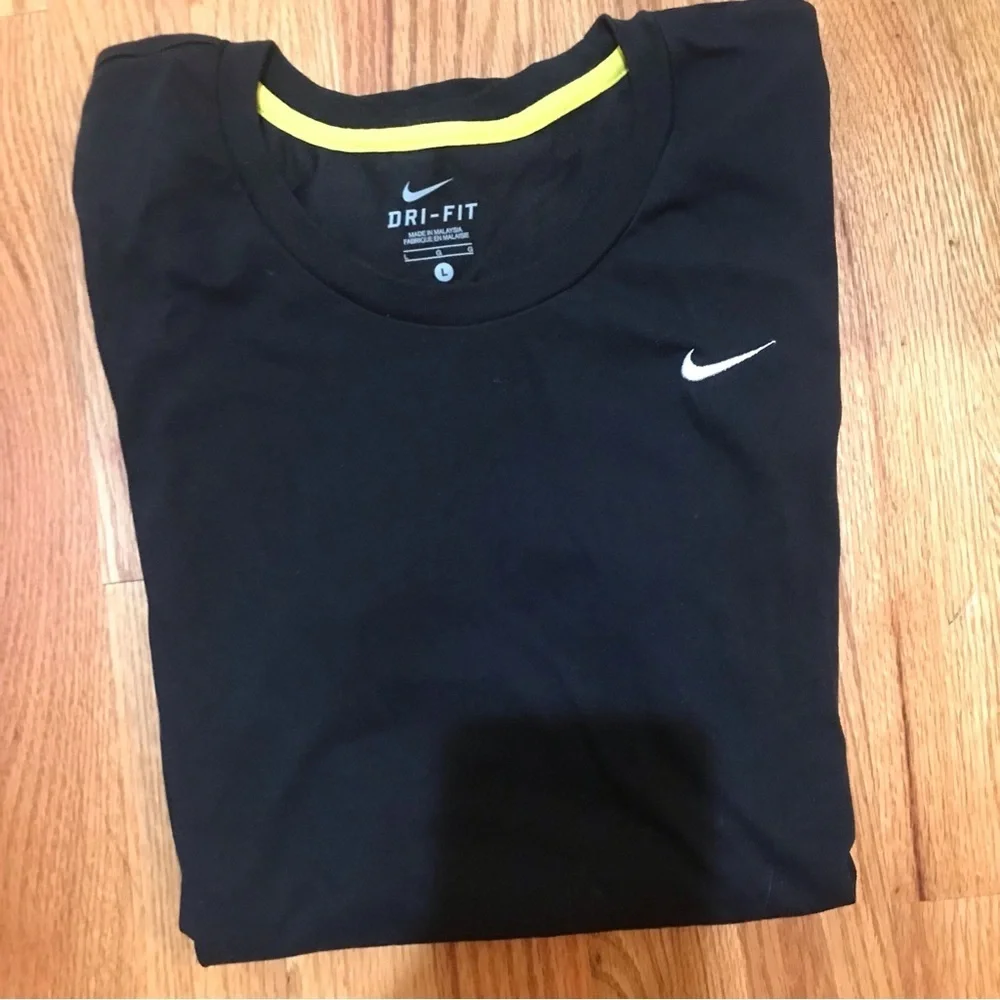 👟NIKE DRI FIT Tee